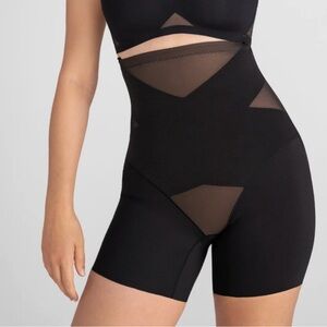 Honeylove SuperPower Girl-Short Shapewear Shorts in Runway black